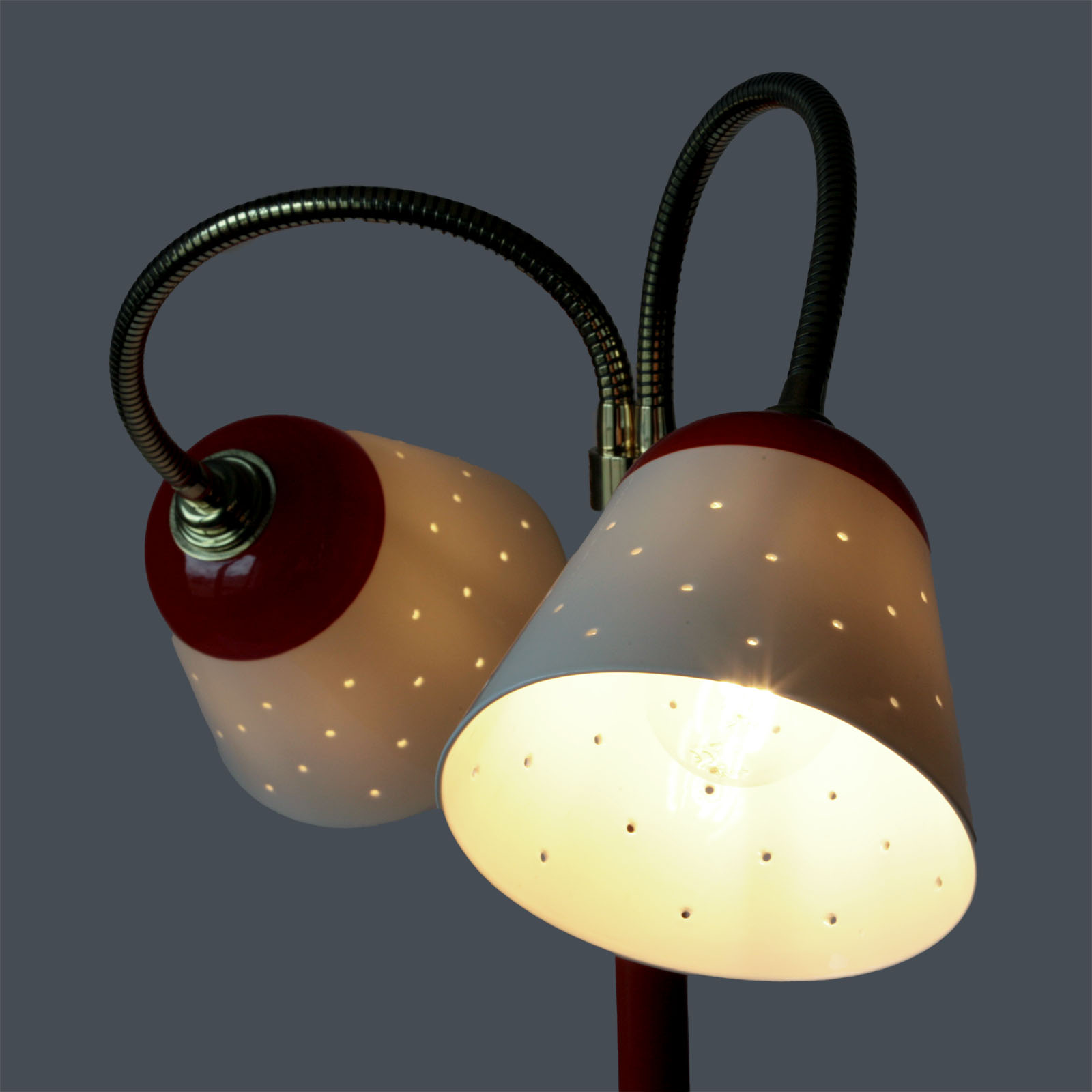 Doppel-Stehleuchte ALMA im Mid Century-Chic mit perforierten Keramik-Schirmen, Bild 6