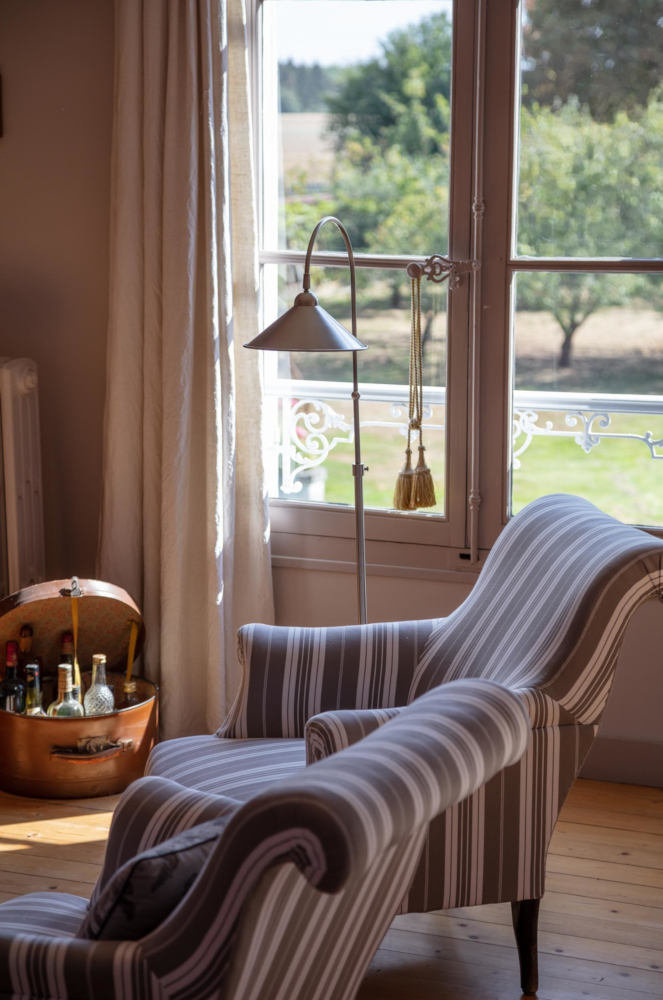 Bild 13: Ausführung Nickel satiniert Französische Messing-Stehleuchte mit Bogen-Arm TOKYO: Ausführung Nickel satiniert