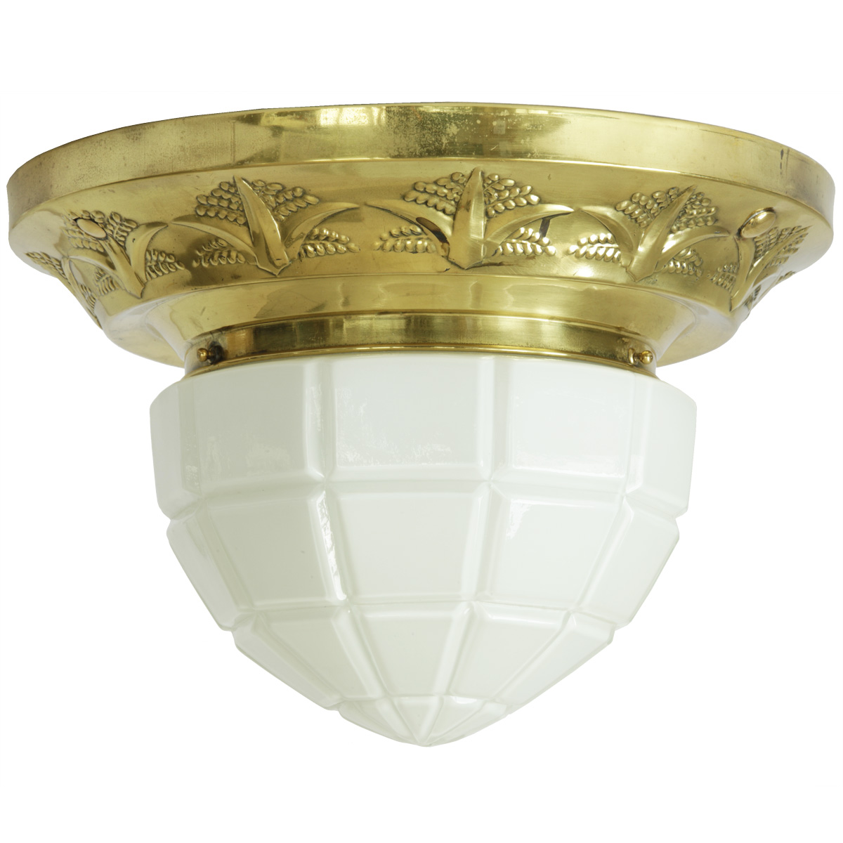 Bild 1: Restauriert und bereit zur Montage: Historische Plafoniere aus poliertem Messing mit opalenem Würfelglas in Überfangtechnik Antike Deckenleuchte mit Würfelglas, Deutschland, um 1920-VERKAUFT: Restauriert und bereit zur Montage: Historische Plafoniere aus poliertem Messing mit opalenem Würfelglas in Überfangtechnik