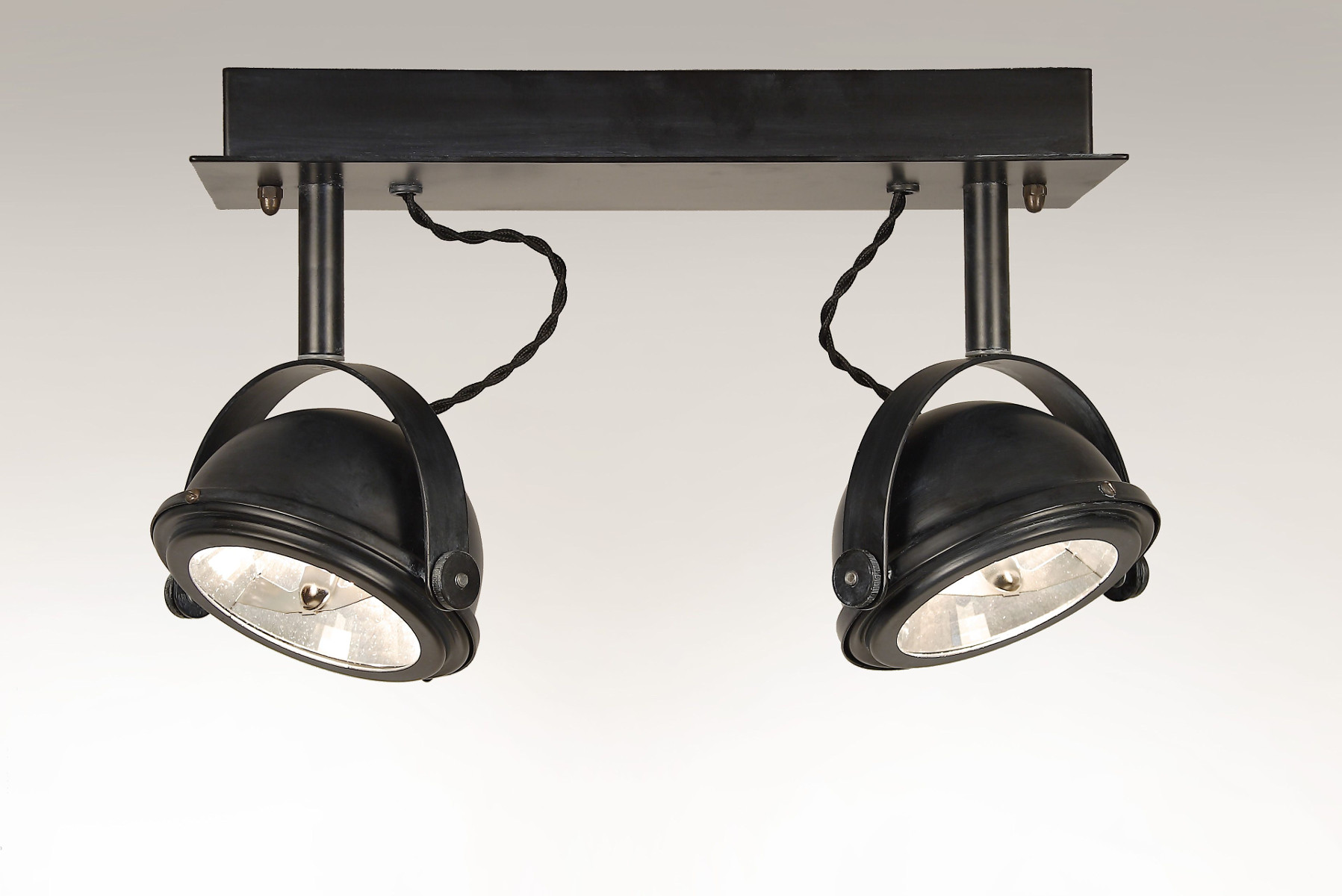 Bild 5: Der nostalgische Deckenstrahler in der Ausführung Stahlgrau LUPIN Zweiflammiger einstellbarer Deckenstrahler: Der nostalgische Deckenstrahler in der Ausführung Stahlgrau