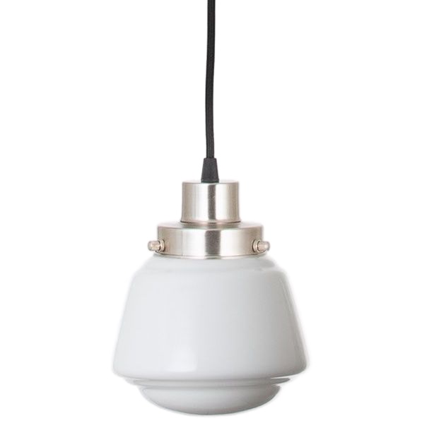 Kleine Pendelleuchte mit weißem Opalglas und Messing