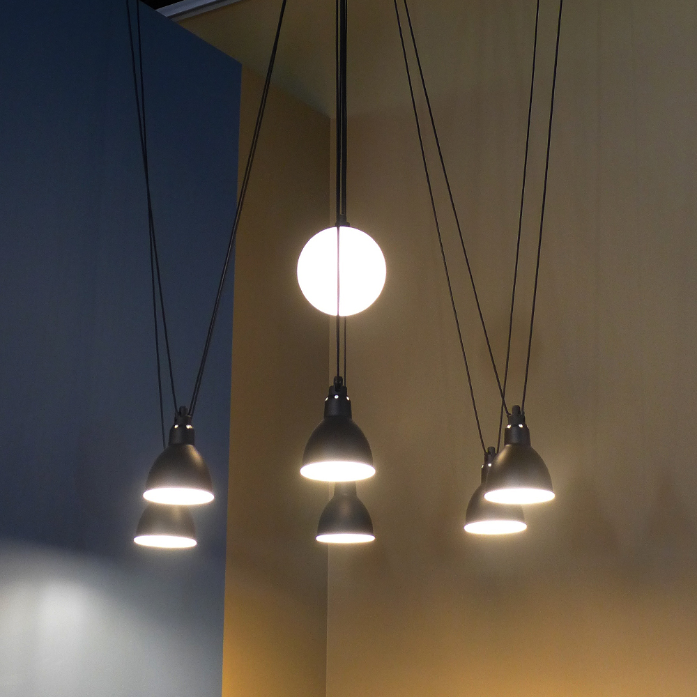 Hängeleuchten-Gruppe mit 7 variablen Schirmen Les Acrobates N° 327, Bild 8 Hängeleuchten-Gruppe mit 7 variablen Schirmen Les Acrobates N° 327, Bild 8