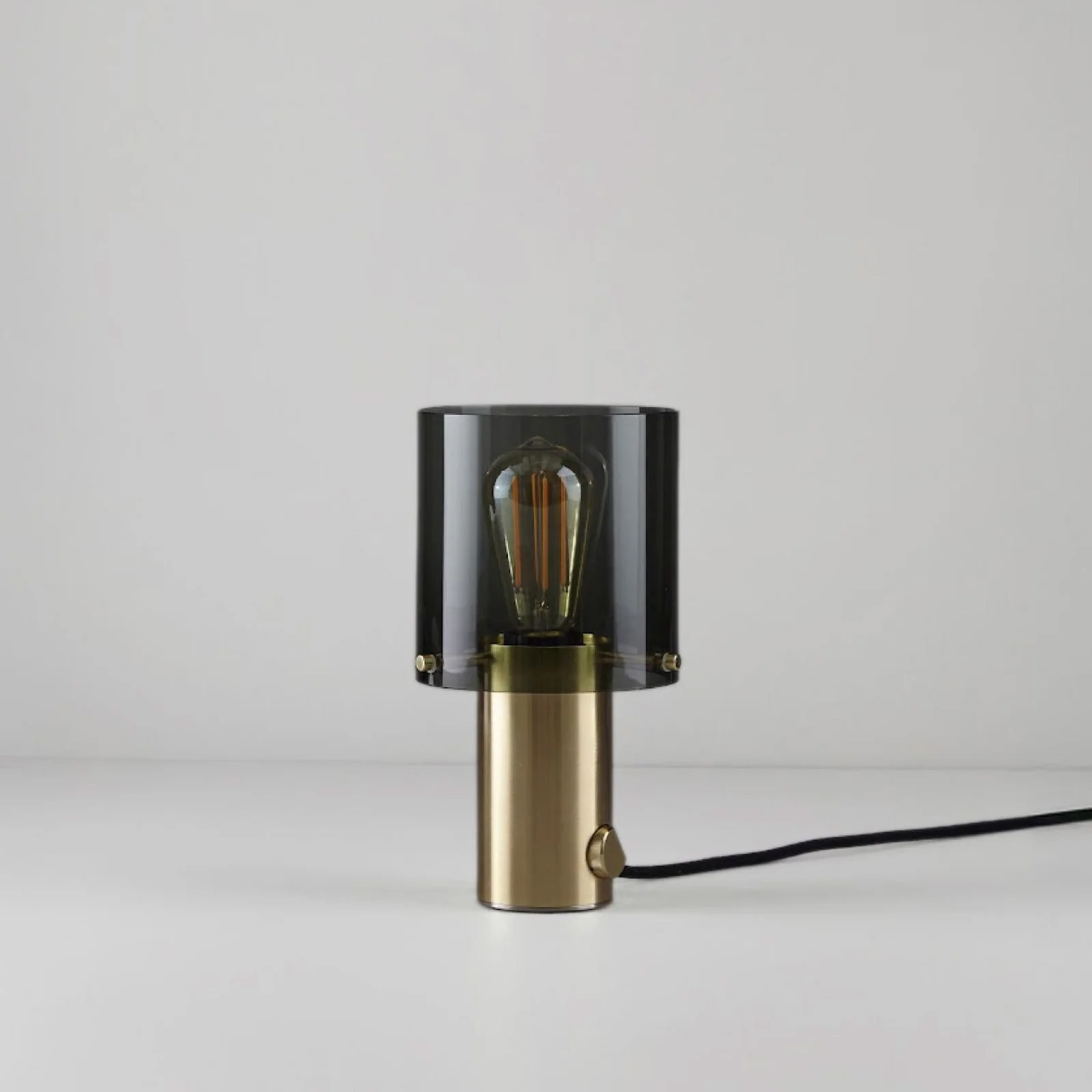 Runde Tischleuchte WALTER mit Messing- oder Kupfersockel und Dimmer, Bild 5