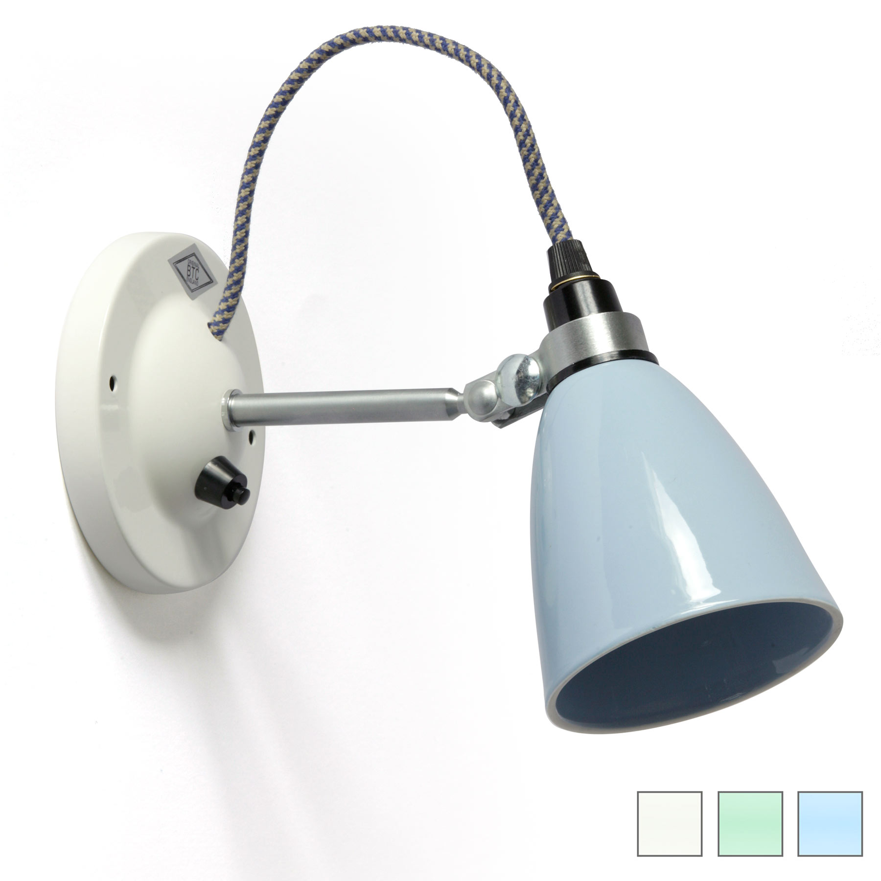 Kleine Porzellan-Wandlampe HECTOR SMALL: Wandlampe HECTOR SMALL: hier die Schalter-Version mit hellblauem Porzellan-Schirm