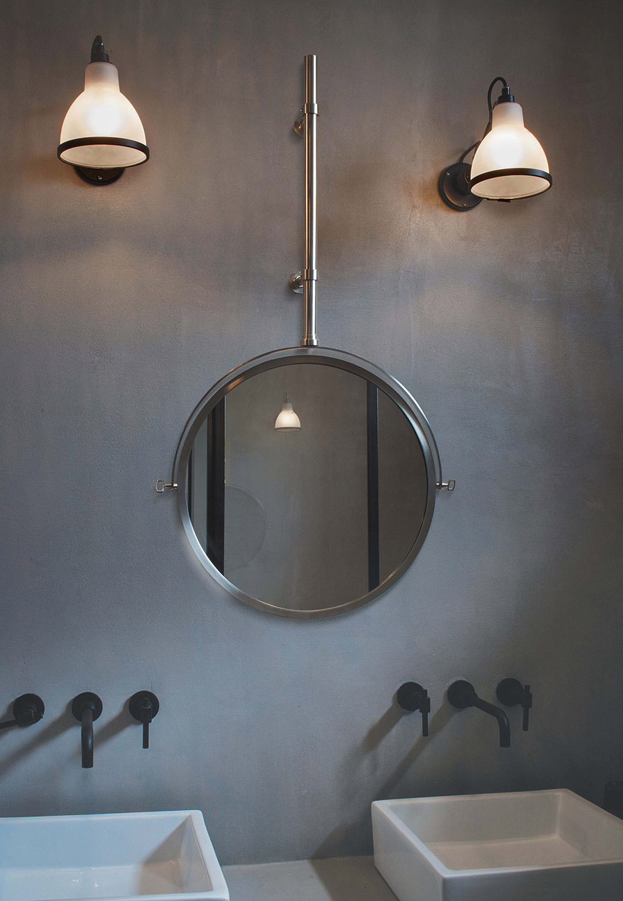 bad-gelenkwandlampe n° 304 bathroom mit opalem schirm von lampe gras