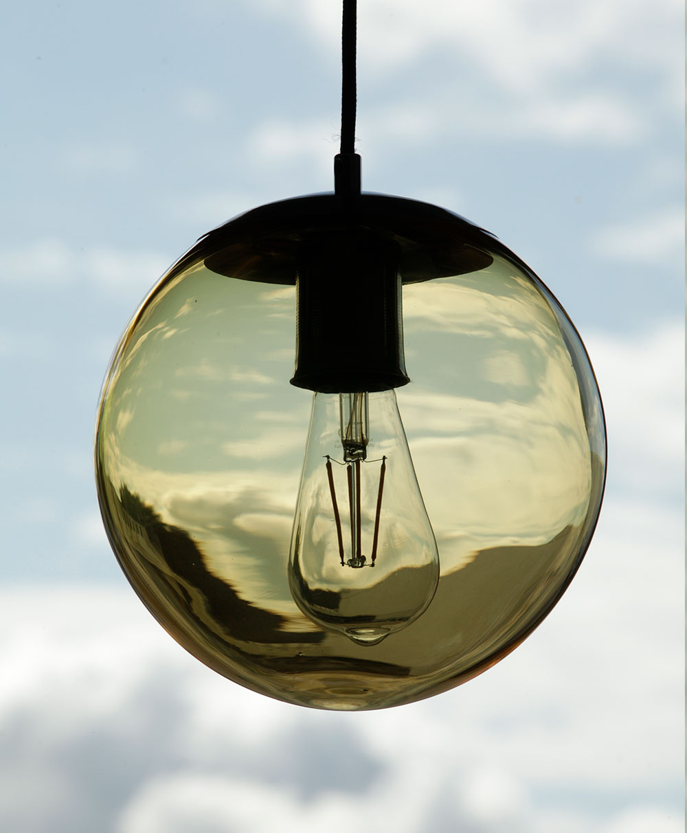 Bunt gefärbte Glaskugel-Leuchte, div. Glas-Farben, Ø 22 cm: Bernstein-braun gefärbte Glaskugel (transparent)