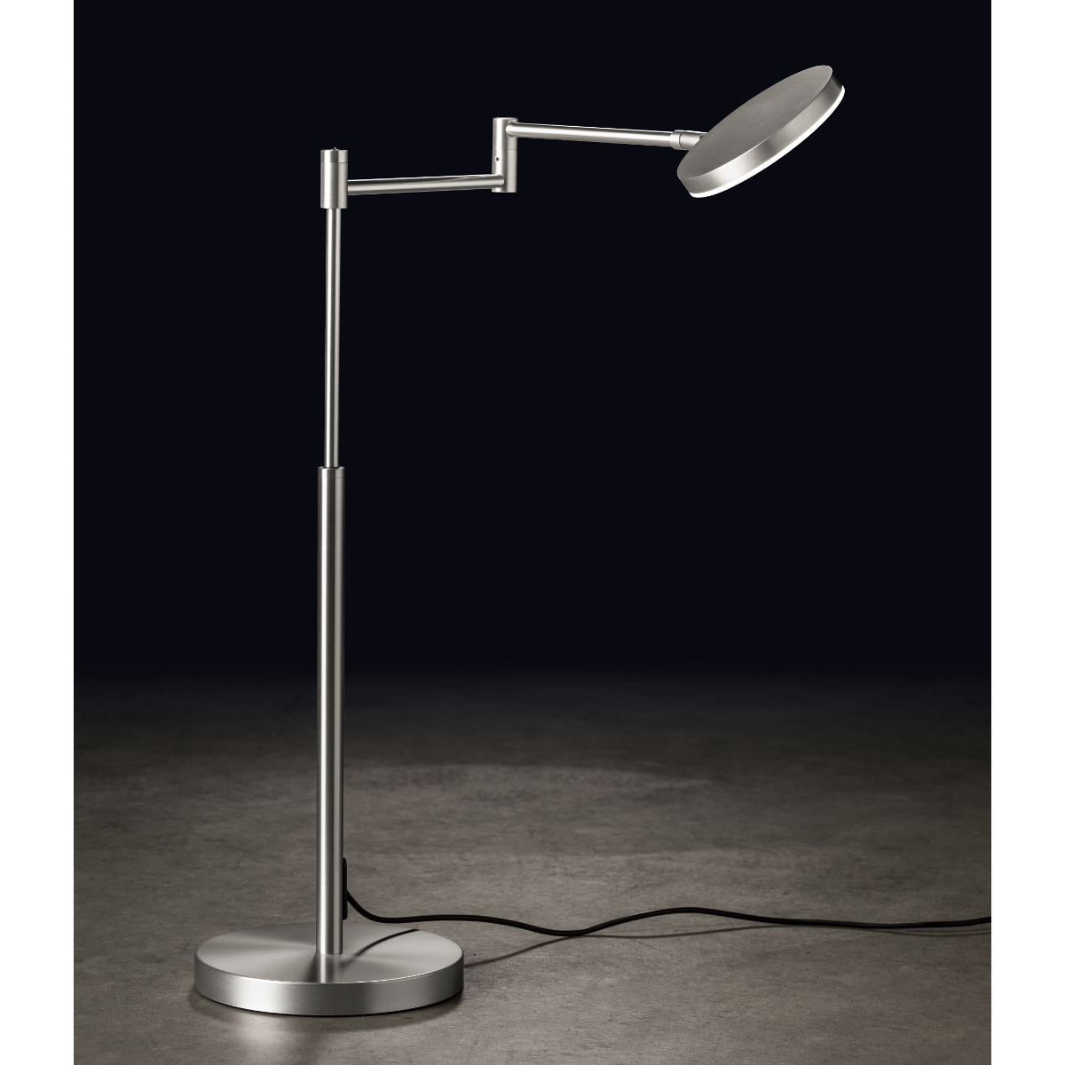 Bild 1: Gelenk-Tischleuchte PLANO T, Ausführung Aluminium matt Gelenk-Tischleuchte PLANO T mit farbechter LED und Dimmer: Gelenk-Tischleuchte PLANO T, Ausführung Aluminium matt