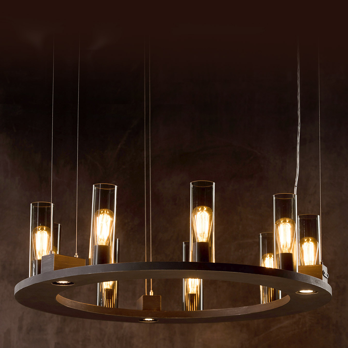 Blickfang: Ring-Hängeleuchter mit Rauchglas-Zylindern Blickfang: Ring-Hängeleuchter mit Rauchglas-Zylindern