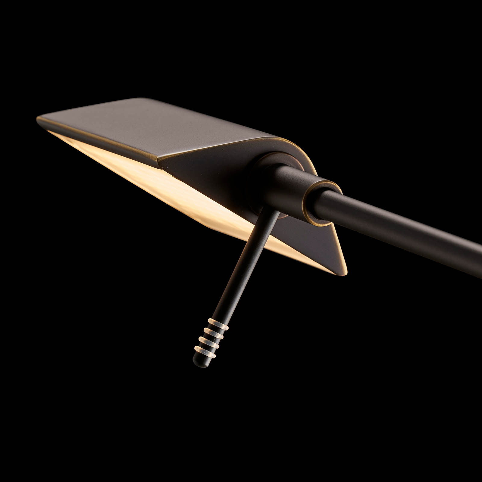 Jointed brass floor light 6914 with true color LED and dimmer: Abgebildet in der Oberfläche Fumé matt