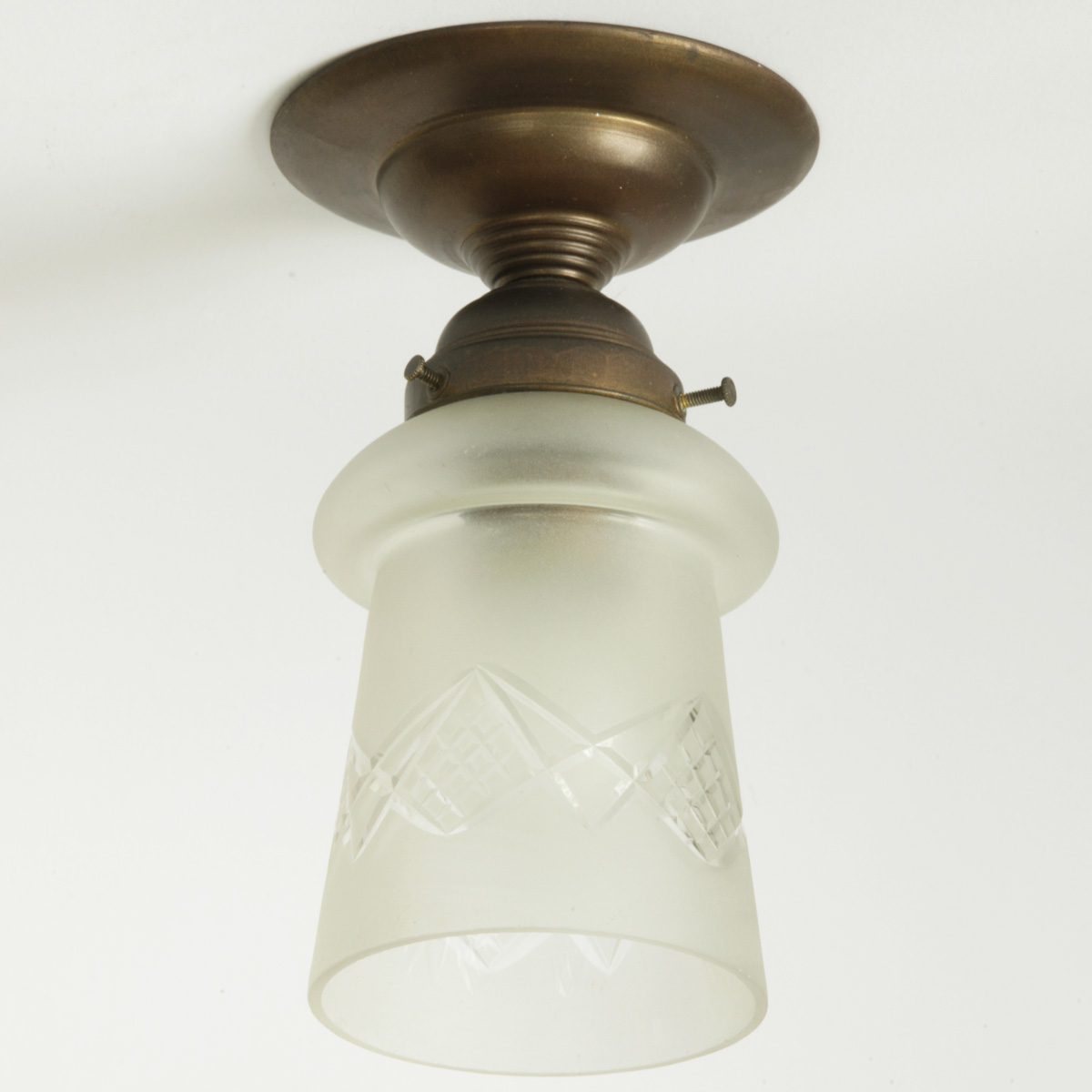 Fig. 2: Unten offenes, satiniertes und geschliffenes Originalglas Antique Art Nouveau Ceiling Lamp, Germany, ca. 1900 - SOLD: Unten offenes, satiniertes und geschliffenes Originalglas