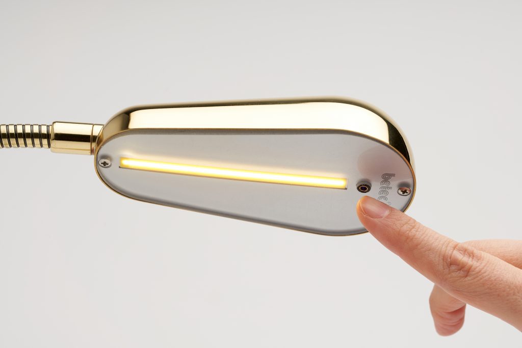 Elegante LED-Tischleuchte NOCTIS mit Flex-Arm: Einfaches Ein- und Ausschalten und  stufenloses Dimmen durch Berührung der Leuchte