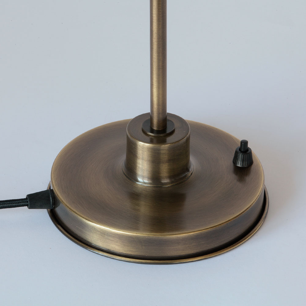 Art Déco-Tischleuchte mit kleinem gestuftem Zylinderglas, Bild 3