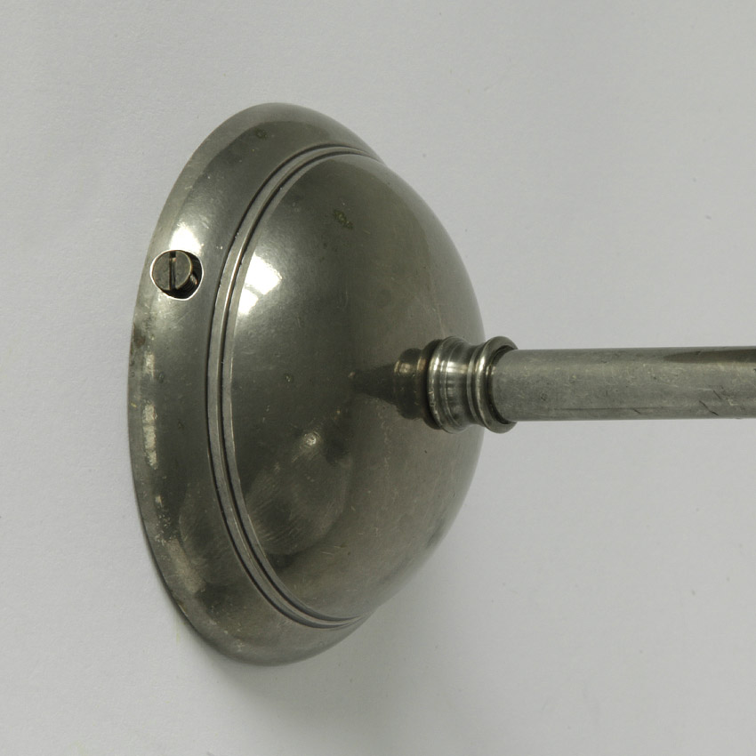 Bild 15: Alt-silber patiniert Wandleuchte mit Gelenk und großem, prismatischem Glas: Alt-silber patiniert