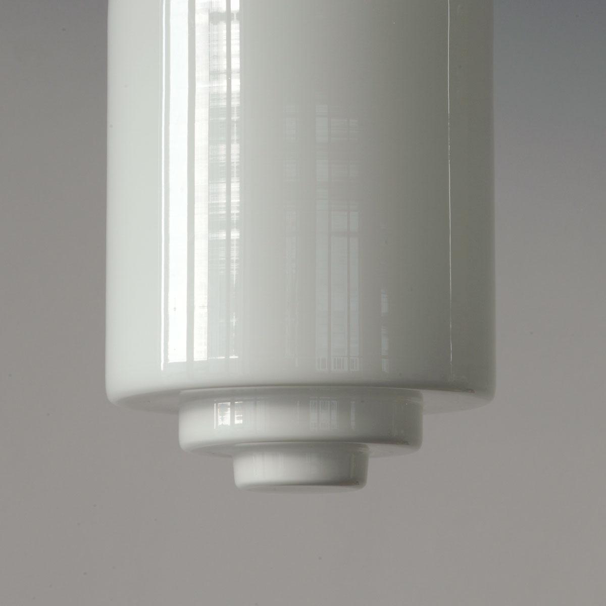 Bauhaus-Deckenleuchte mit gestuftem Opal-Zylinderglas Ø 16/22 cm, Bild 6