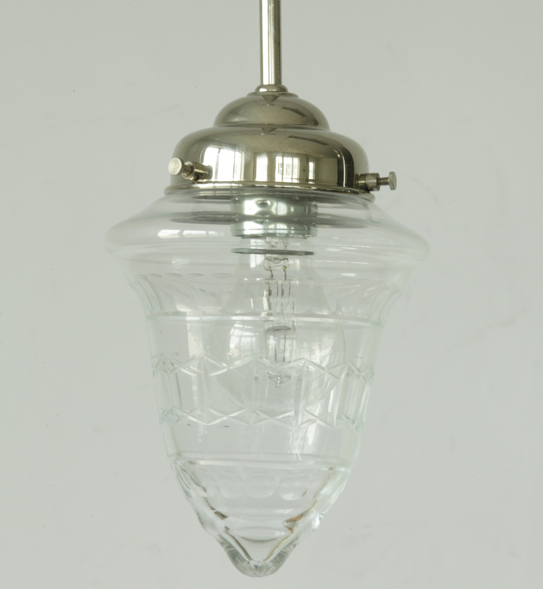 Rohr-Pendelleuchte mit geschliffenem Kristallglas: Abgebildet mit glanzvernickeltem Pendel-Rohr