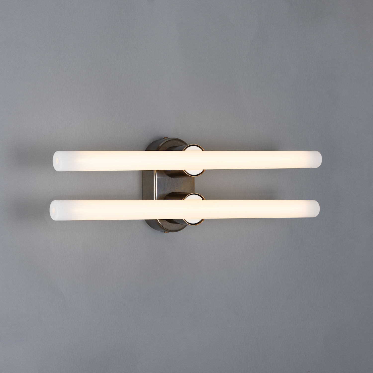 Double Brass Wall or Mirror Light: Alt-Messing patiniert, Modell 2