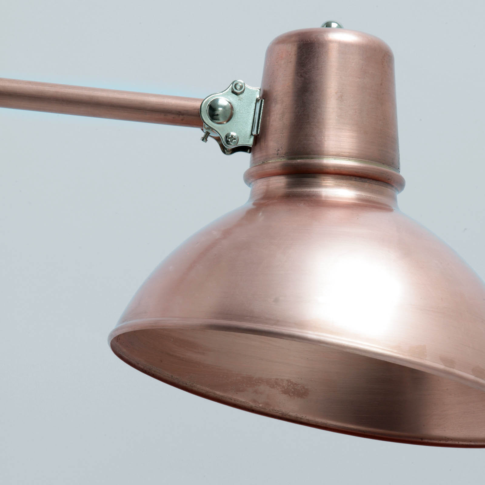 FRANKFURT Gelenkleuchte im Bauhaus-Stil: Abgebildet in Kupfer Roh mit vernickelten Gelenken