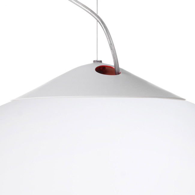 Design-Kugelleuchten in drei Größen bis 50 cm DROPLIGHT: Interessantes Detail: rot lackierte Kabelöffnung, die bei eingeschalteter Lampe beleuchtet wird