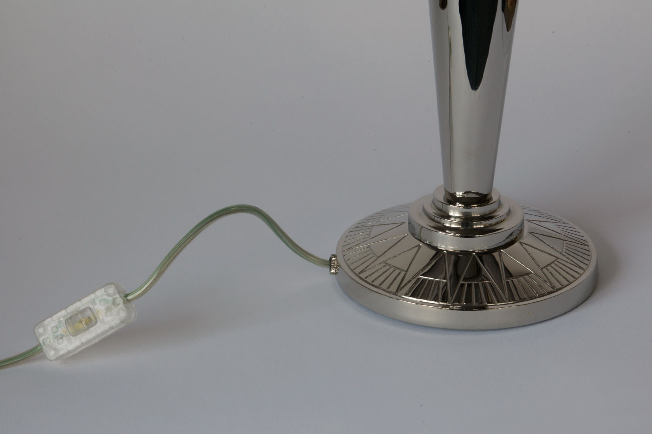Art déco-Tischlampe mit Messinghaube und Kristallglas, Bild 5