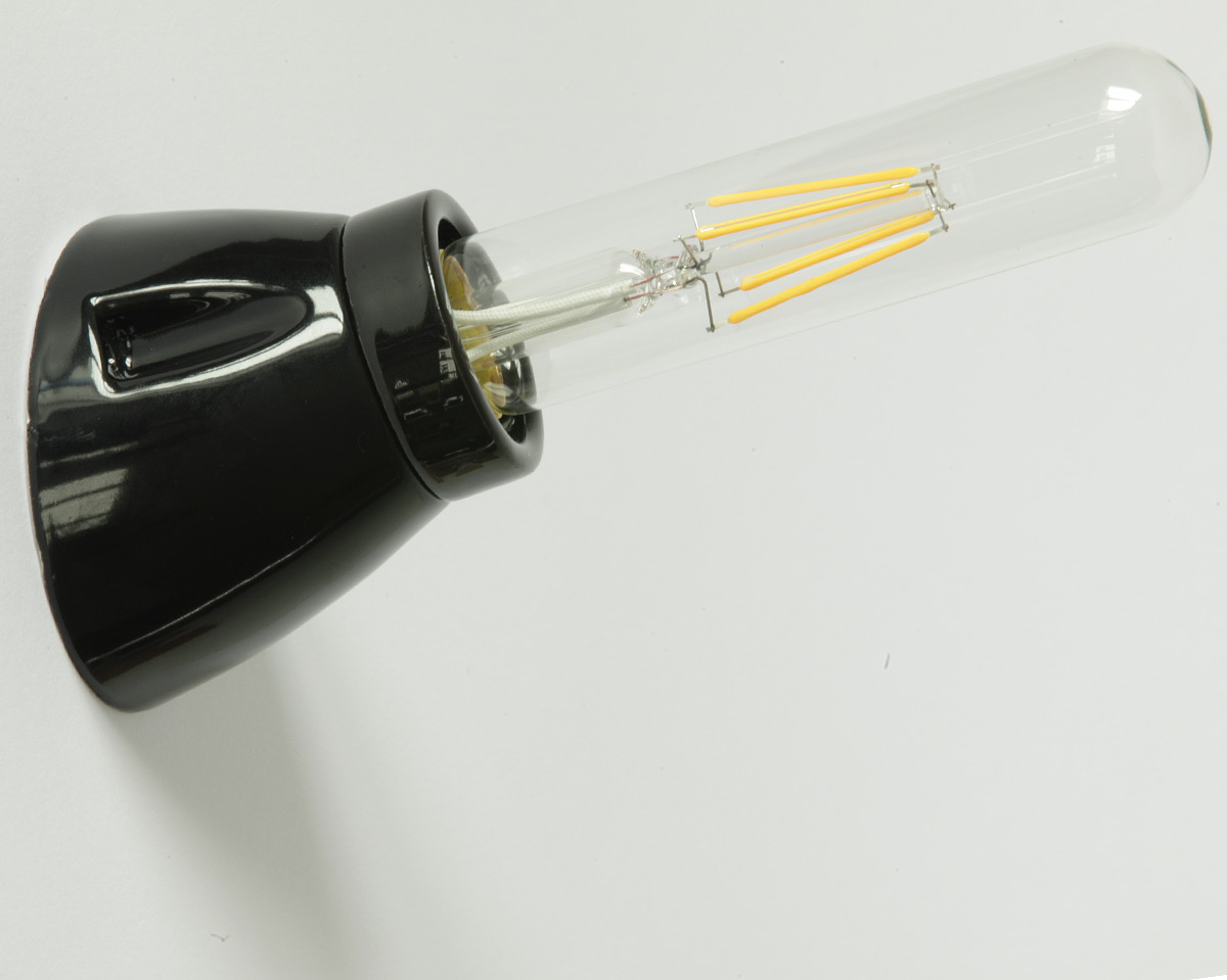 Bild 4: Schwarze, schräge Keramik-Wandleuchte mit einer „LED-Röhrenlampe“ Schräge Fassungs-Wandleuchte aus Porzellan schwarz oder weiß: Schwarze, schräge Keramik-Wandleuchte mit einer „LED-Röhrenlampe“