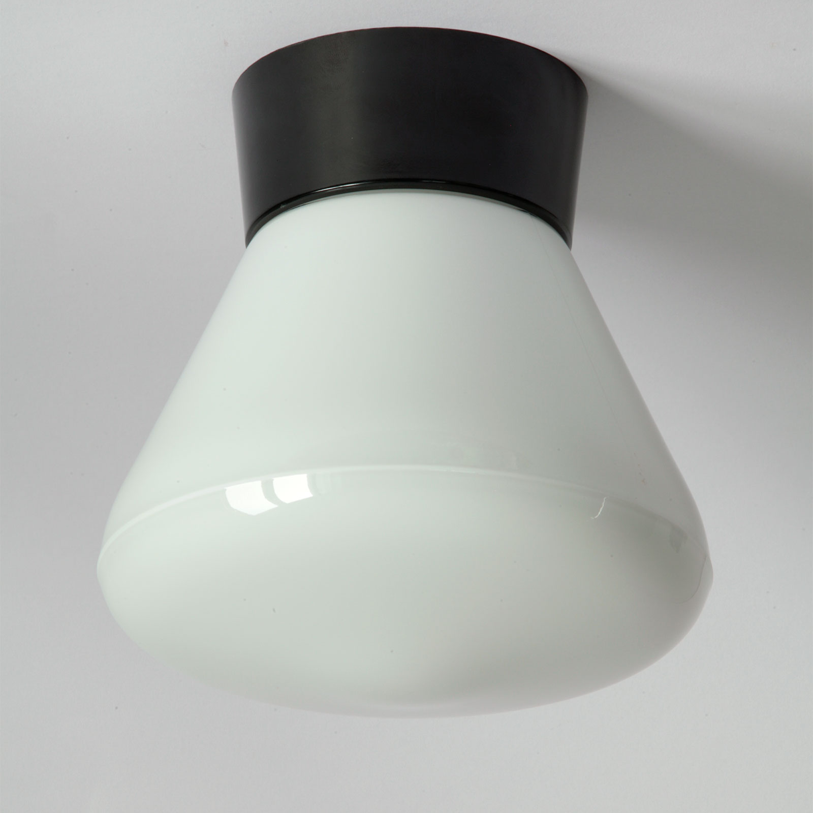 Bild 2: Deckenleuchte mit Glasschirm im Art déco-Stil der 30er Jahre Bakelit-Deckenleuchte mit Opalglas-Schirm SCHOLA im Stil der 1930er Jahre: Deckenleuchte mit Glasschirm im Art déco-Stil der 30er Jahre