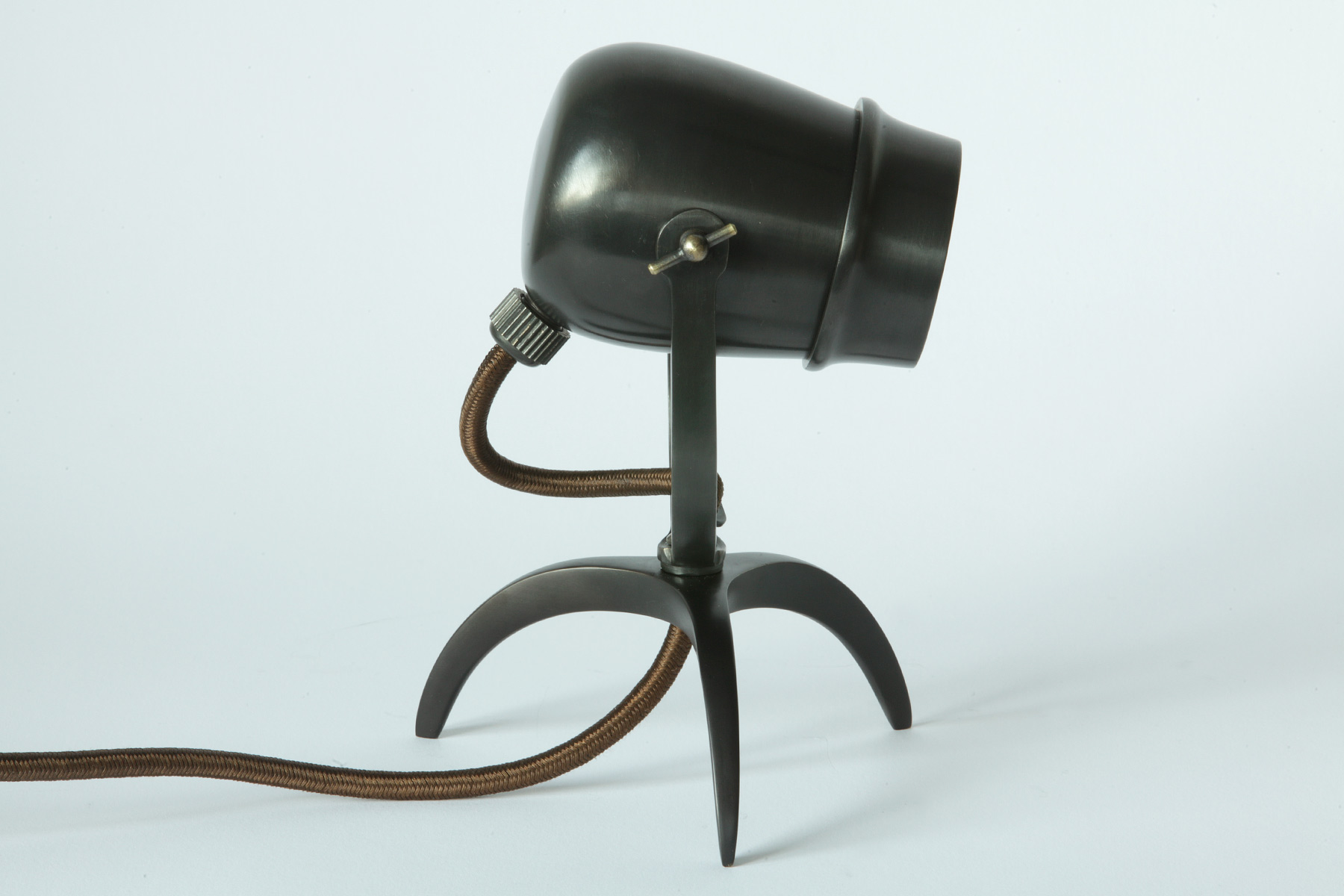 Bild 2: Tisch-Strahler aus massivem Messing, Oberfläche „Bronze dunkel“ – im Steampunk-Look Nostalgischer Tisch-Strahler zum Aufstellen, Messing: Tisch-Strahler aus massivem Messing, Oberfläche „Bronze dunkel“ – im Steampunk-Look