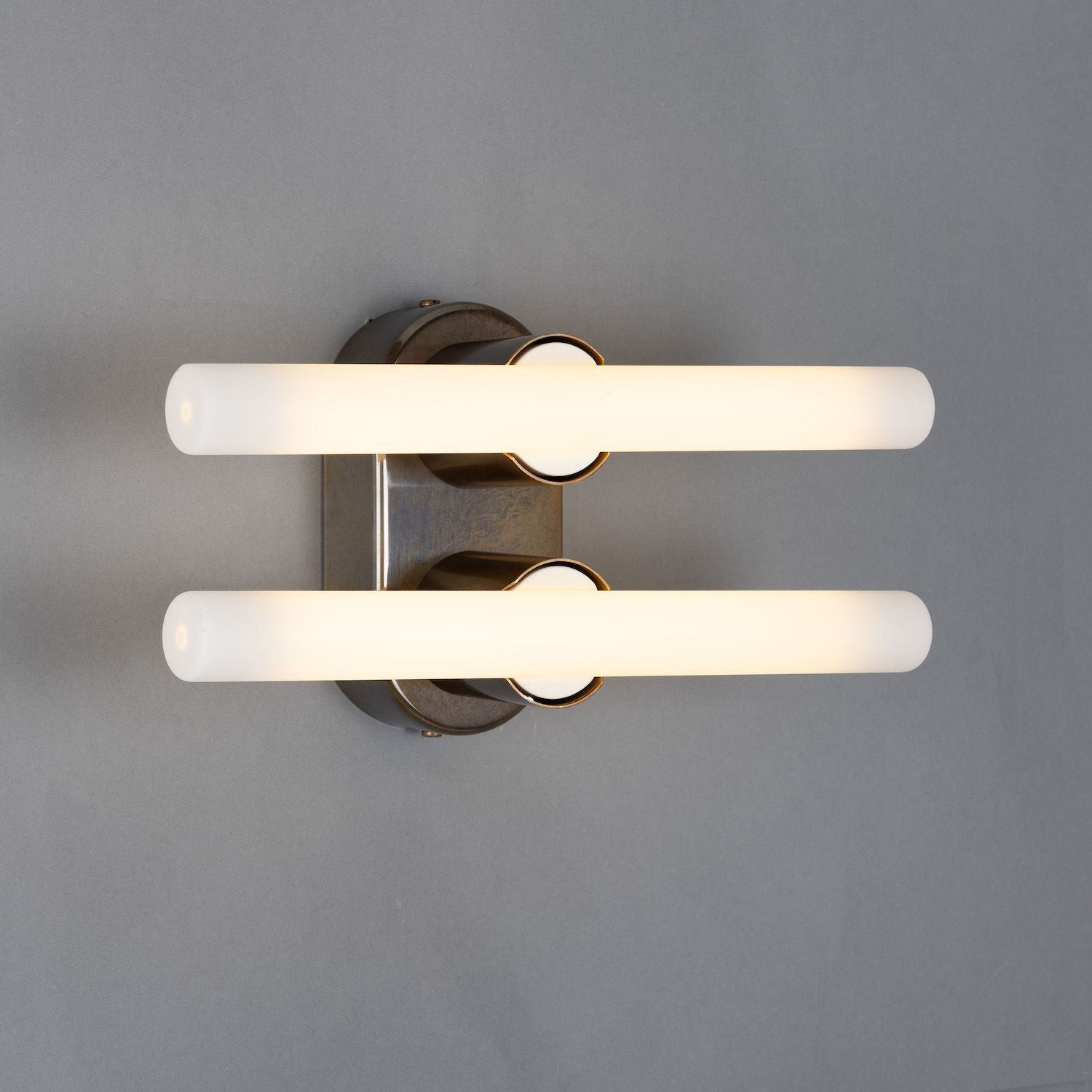 Double Brass Wall or Mirror Light: Alt-Messing patiniert, Modell 1