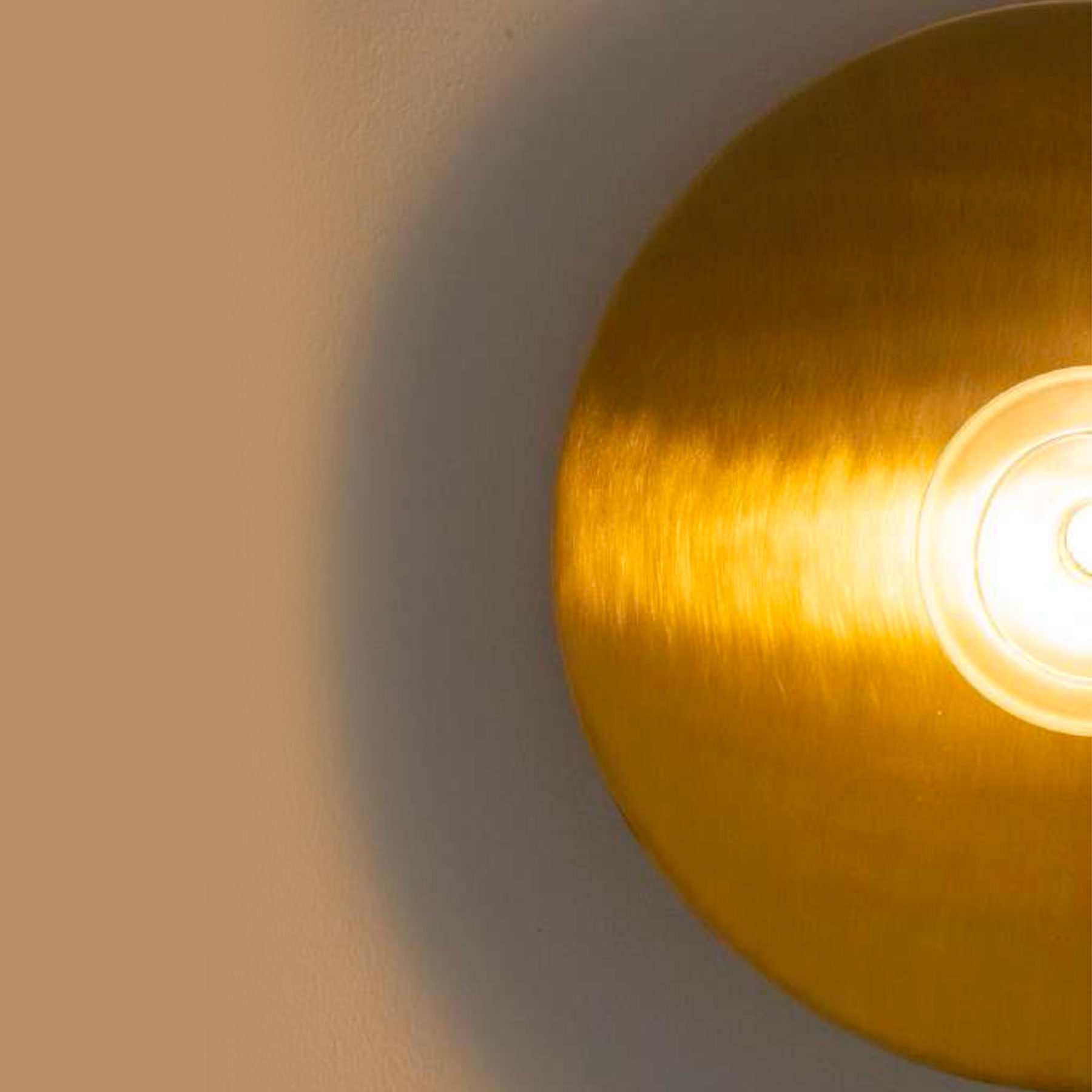 Scheiben-Wandleuchte DISHY, Design in Messing und Glas, Fig. 4