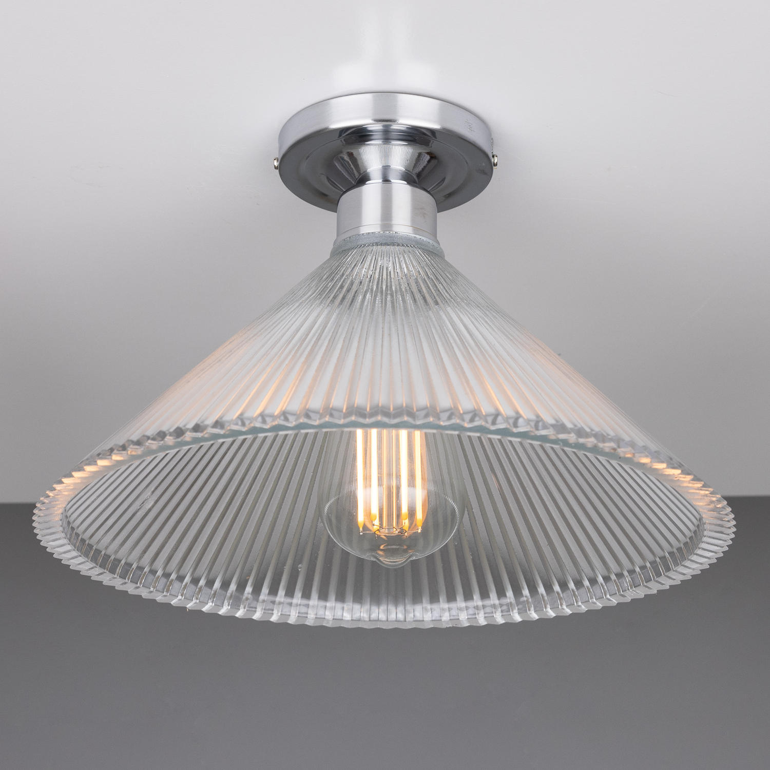 Deckenlampe mit prismatischem Kegel-Glasschirm Ø 30 cm: Chrom poliert
