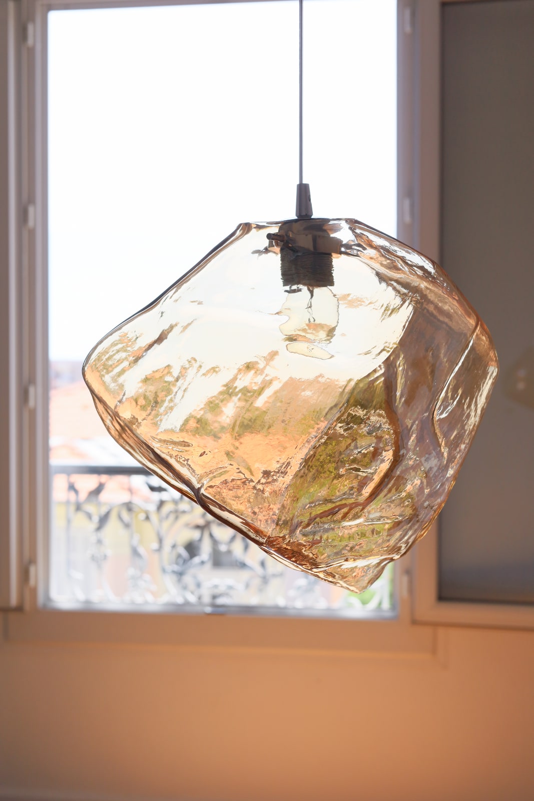 Französische Hängeleuchte mit Bernstein-Strukturglas, Bild 5 Französische Hängeleuchte mit Bernstein-Strukturglas, Bild 5