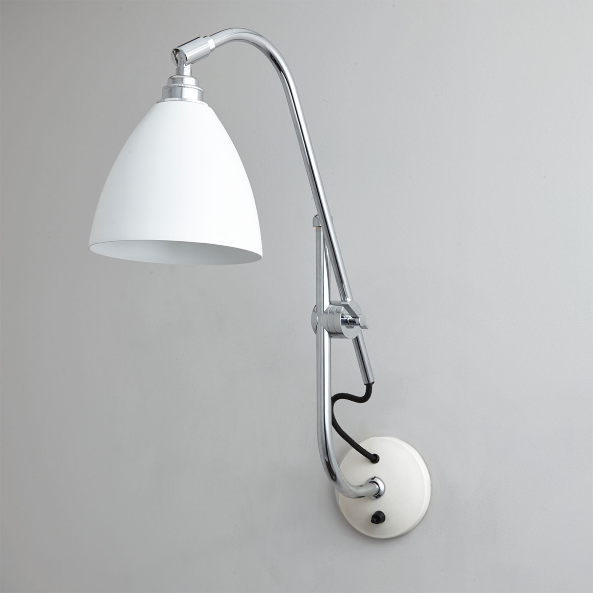 Bild 8: Klassische Gelenk-Wandleuchte in Weiß Wandleuchte mit Gelenk-Auslegerarm im Bauhaus-Stil TASK: Klassische Gelenk-Wandleuchte in Weiß