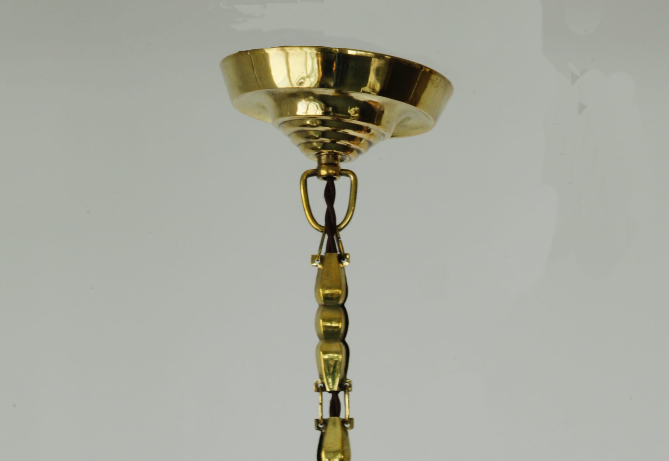 Antike Pendelleuchte mit Weintrauben-Glas, um 1900 – VERKAUFT: Messing-Prägekette und Badachin