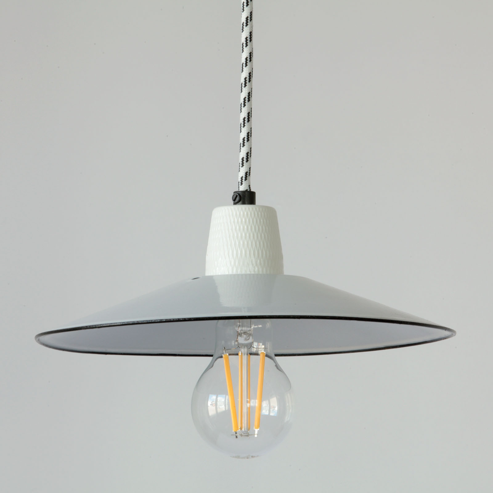 Unique Pieces with Antique Enamel Shades: Bonn Pendant Lamp 240 mm, Fig. 2 Unique Pieces with Antique Enamel Shades: Bonn Pendant Lamp 240 mm, Fig. 2