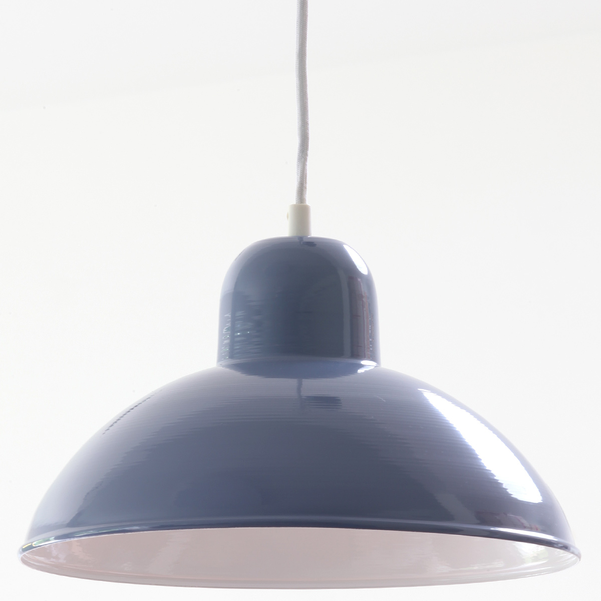 Bild : Die blaue Hängeleuchte mit 30 cm Durchmesser (RAL 5014 Taubenblau) Blaue Hängeleuchte: Die blaue Hängeleuchte mit 30 cm Durchmesser (RAL 5014 Taubenblau)