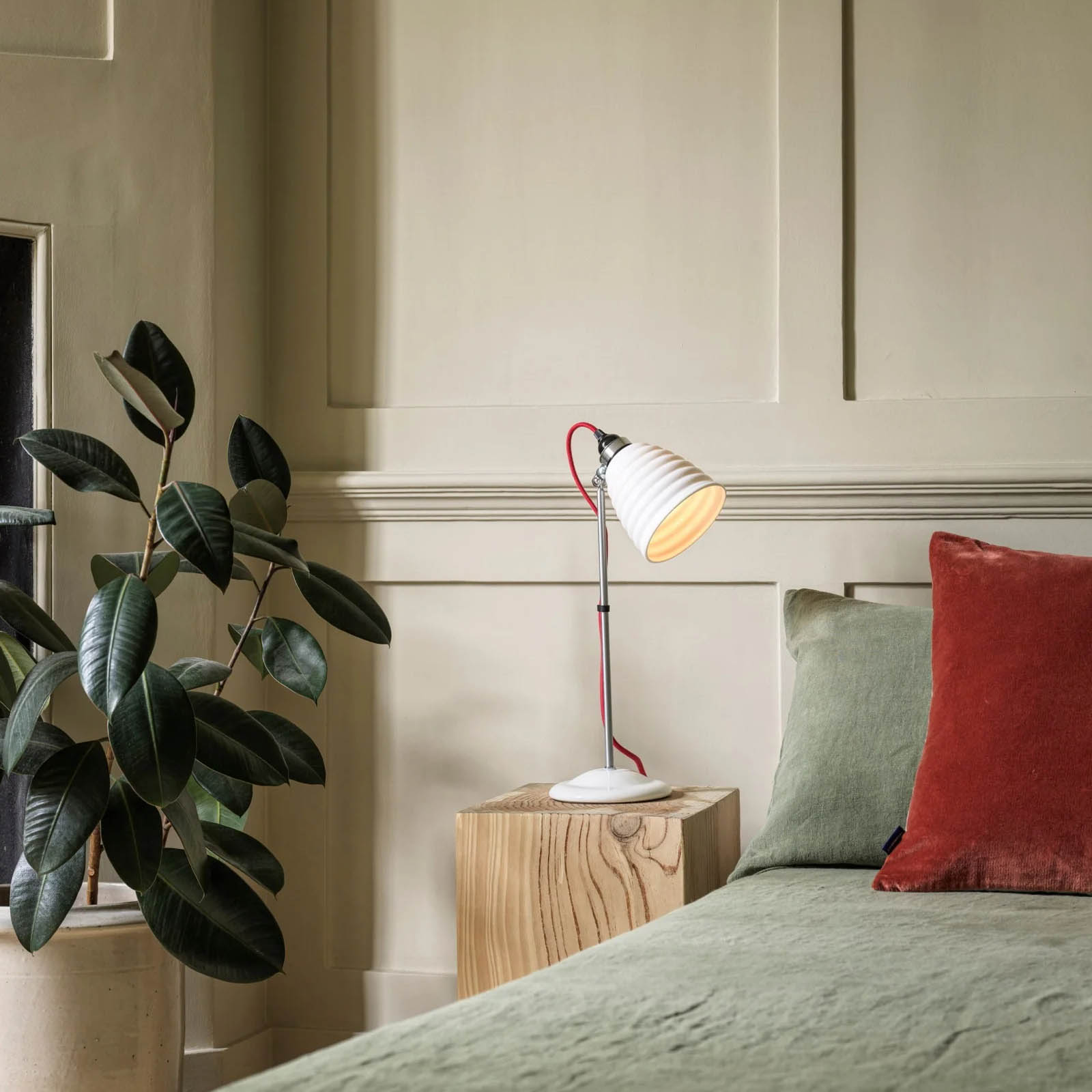 Originelle Tischleuchte mit Porzellanschirm HECTOR BIBENDUM, Bild 7