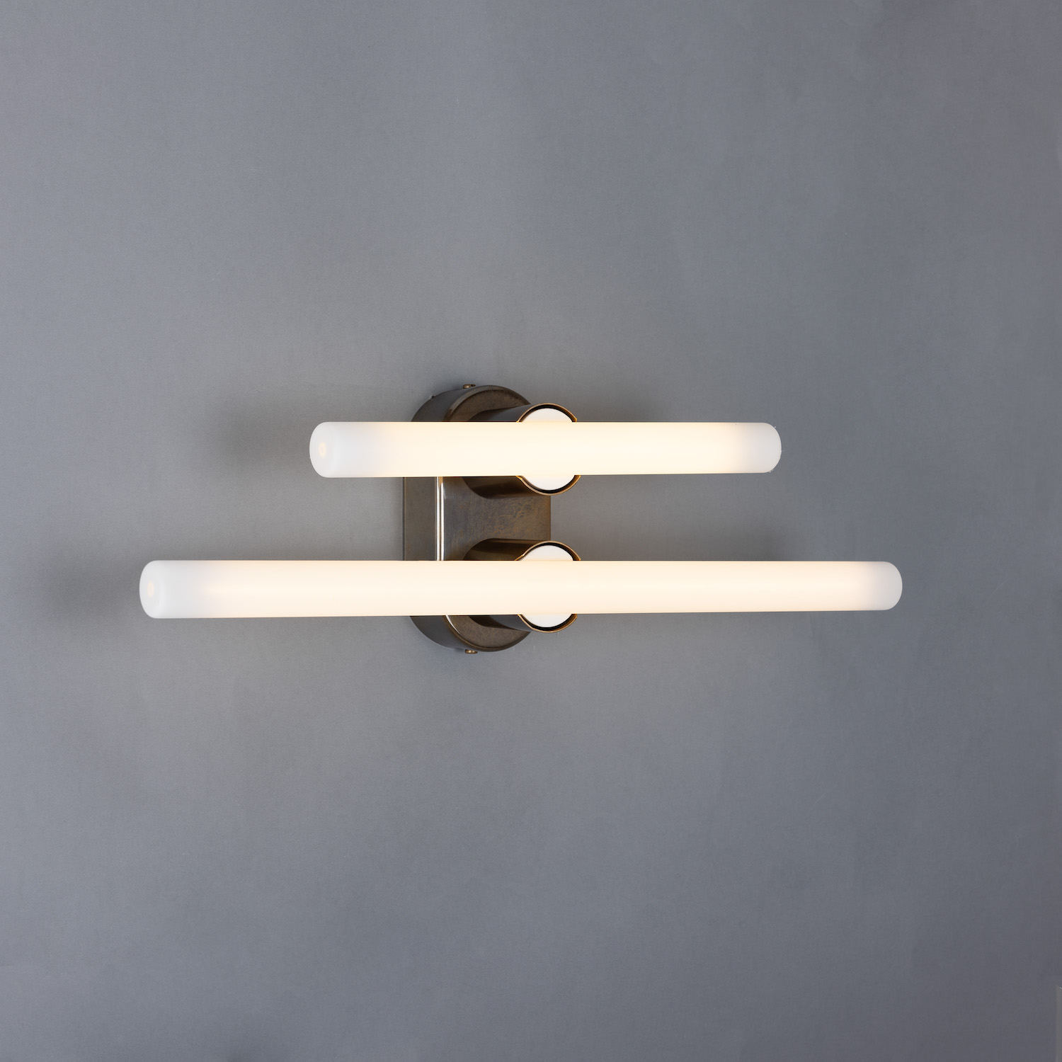 Double Brass Wall or Mirror Light: Alt-Messing patiniert, Modell 3