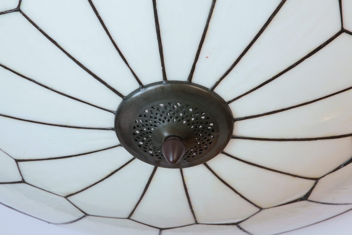 Runde abgehängte Art Déco-Deckenleuchte aus Tiffanyglas, Bild 4