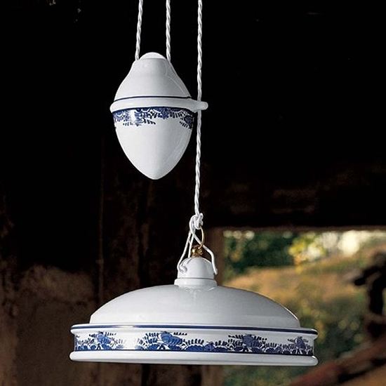 Fig. 4: Hier die große Ausführung als Zugpendel mit Dekor 01 "Delfter Blau" DELFT Pendulum lamp or pendant lamp made of ceramic: Hier die große Ausführung als Zugpendel mit Dekor 01 "Delfter Blau"