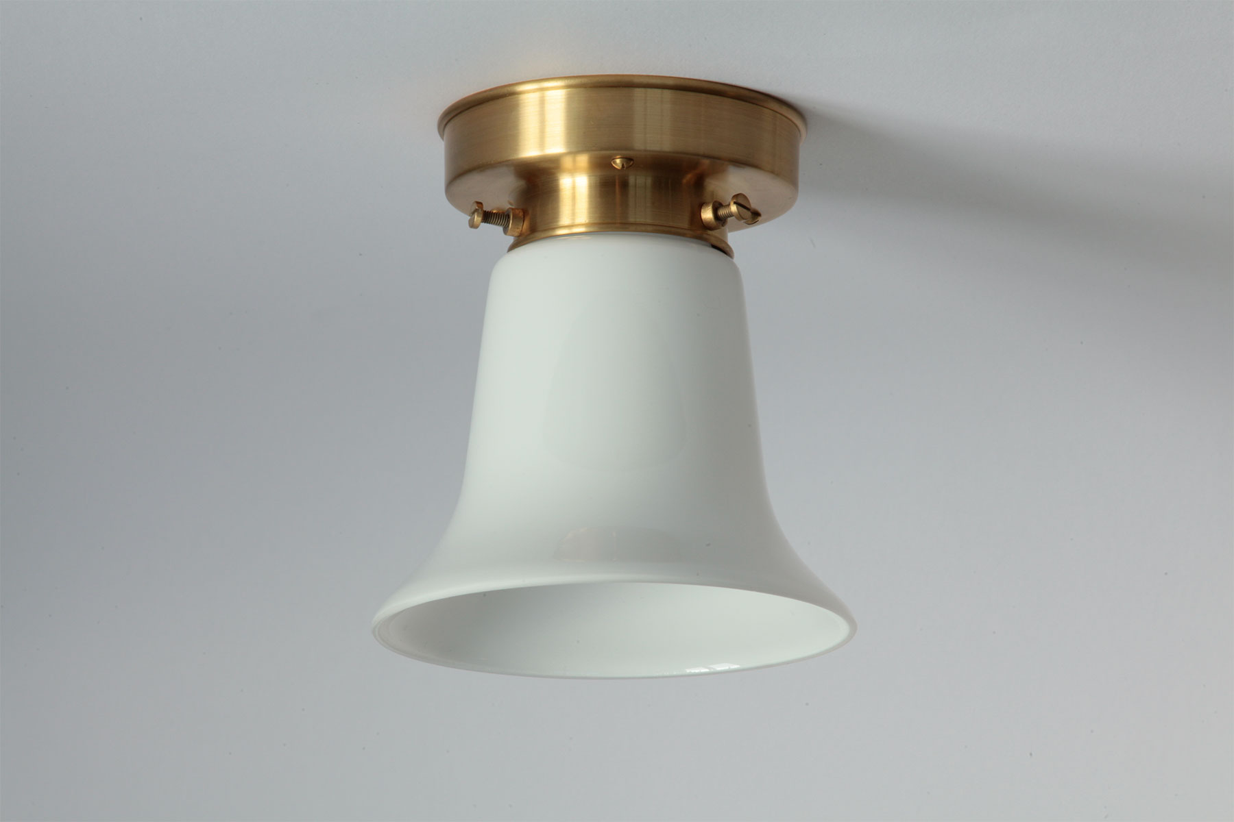 Kleine Deckenlampe mit offenem Opalglas-Kelch Ø 13 cm, Bild 5