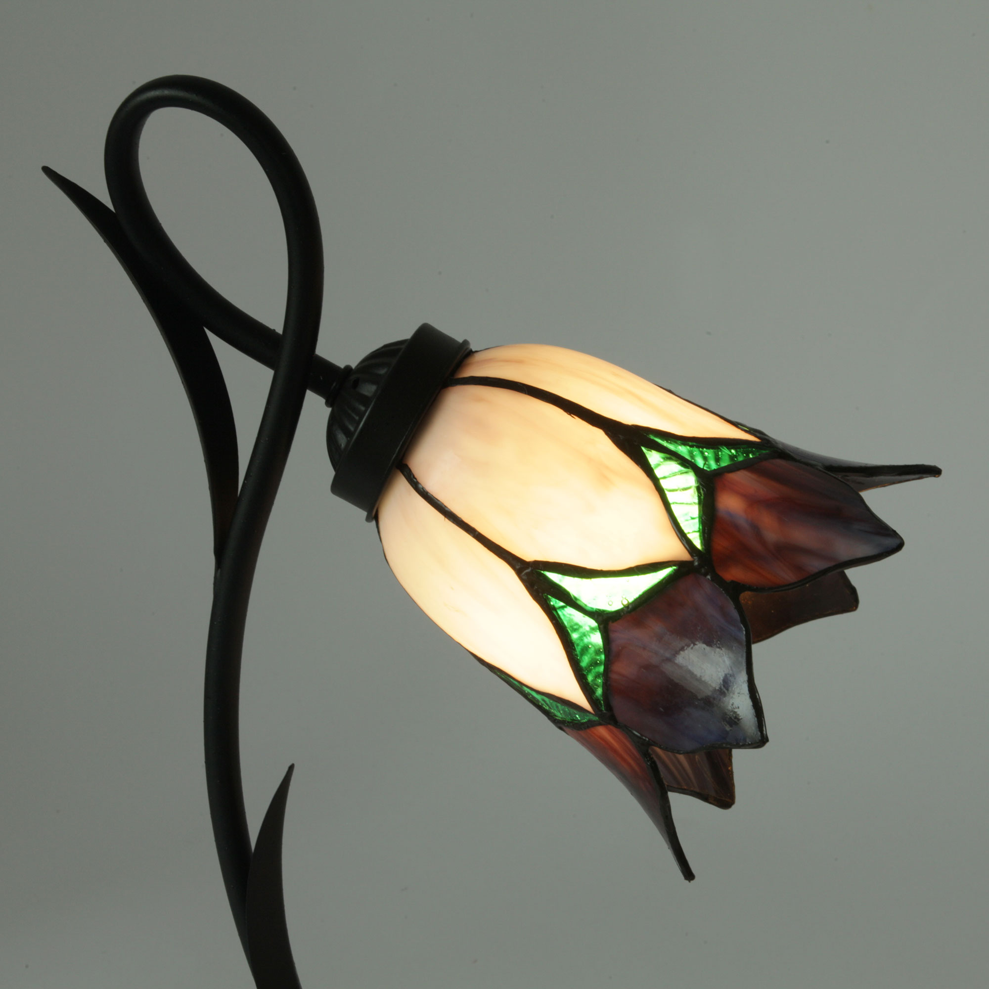 Tiffany table light with purple flower shade, Fig. 5