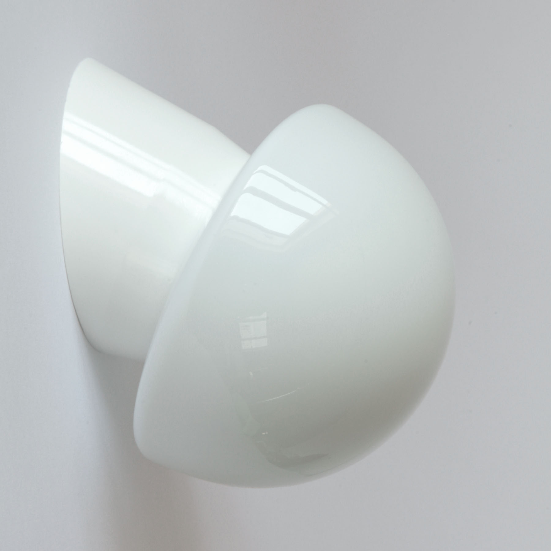 Charmante Bakelit-Wandleuchte mit Halbkugel-Schirm aus Opalglas „Pilz“, Bild 3 Charmante Bakelit-Wandleuchte mit Halbkugel-Schirm aus Opalglas „Pilz“, Bild 3