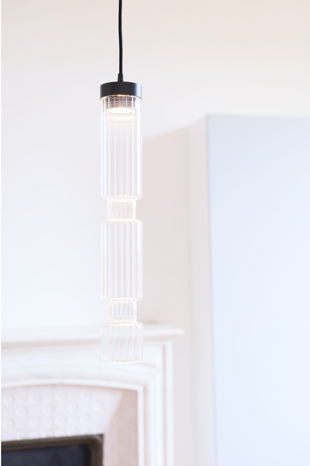 Bild 8: Modell 1 (Größe S) mit klarem Glas Schmale Glasröhren-Leuchte SAGANO, vier Größen: Modell 1 (Größe S) mit klarem Glas