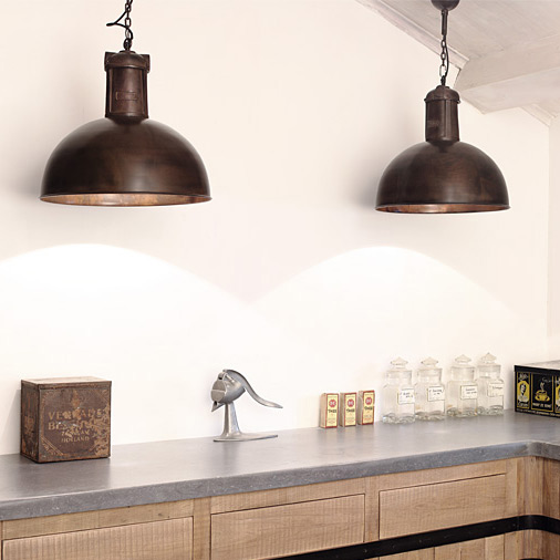 SOLAR kupferne Nostalgie-Fabriklampe an Kette: Fabriklampen aus rohem Kupfer, hier in der Küche  (großes Modell)