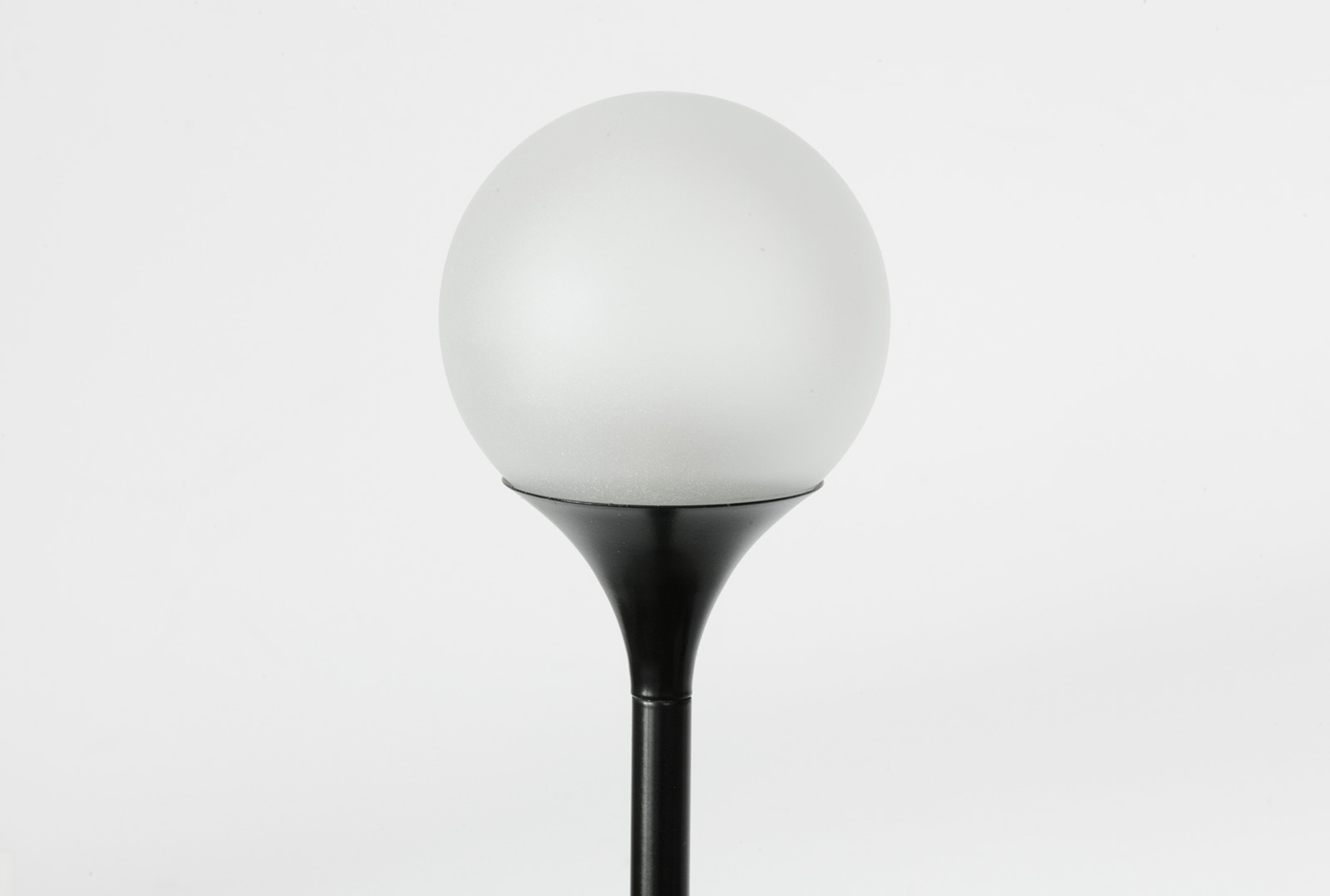 Eleganter Design-Leuchter mit drei Glaskugeln, Bild 2