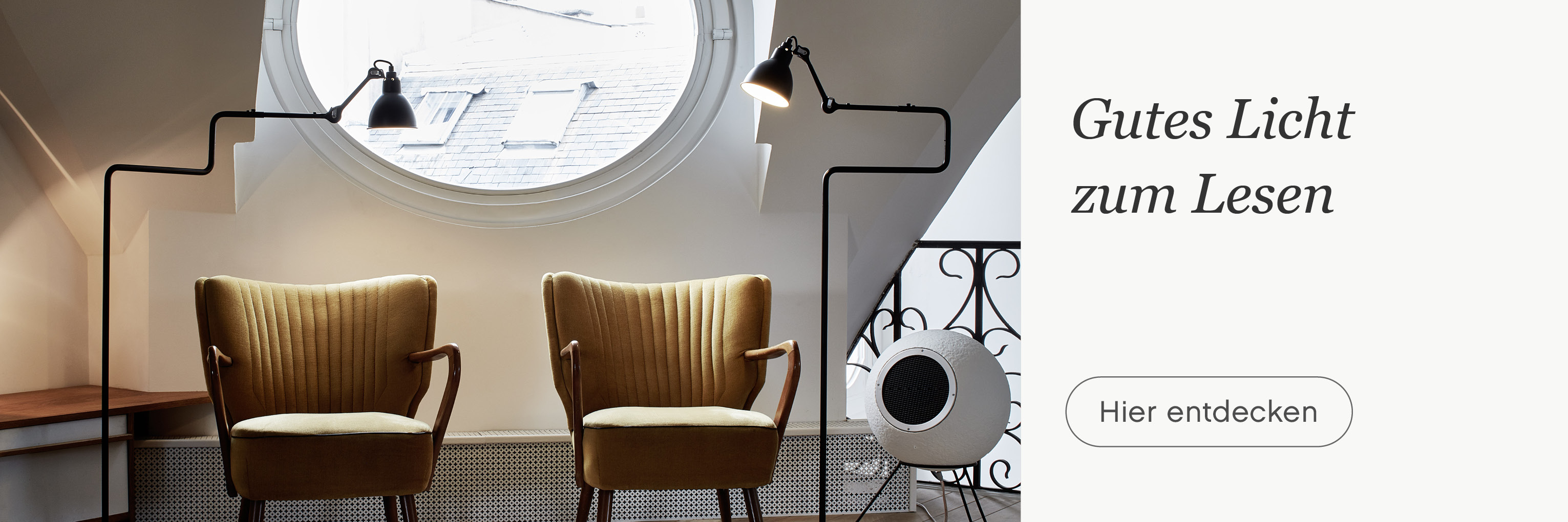 Zwei Lese-Leuchten Stehlampen mit Sesseln