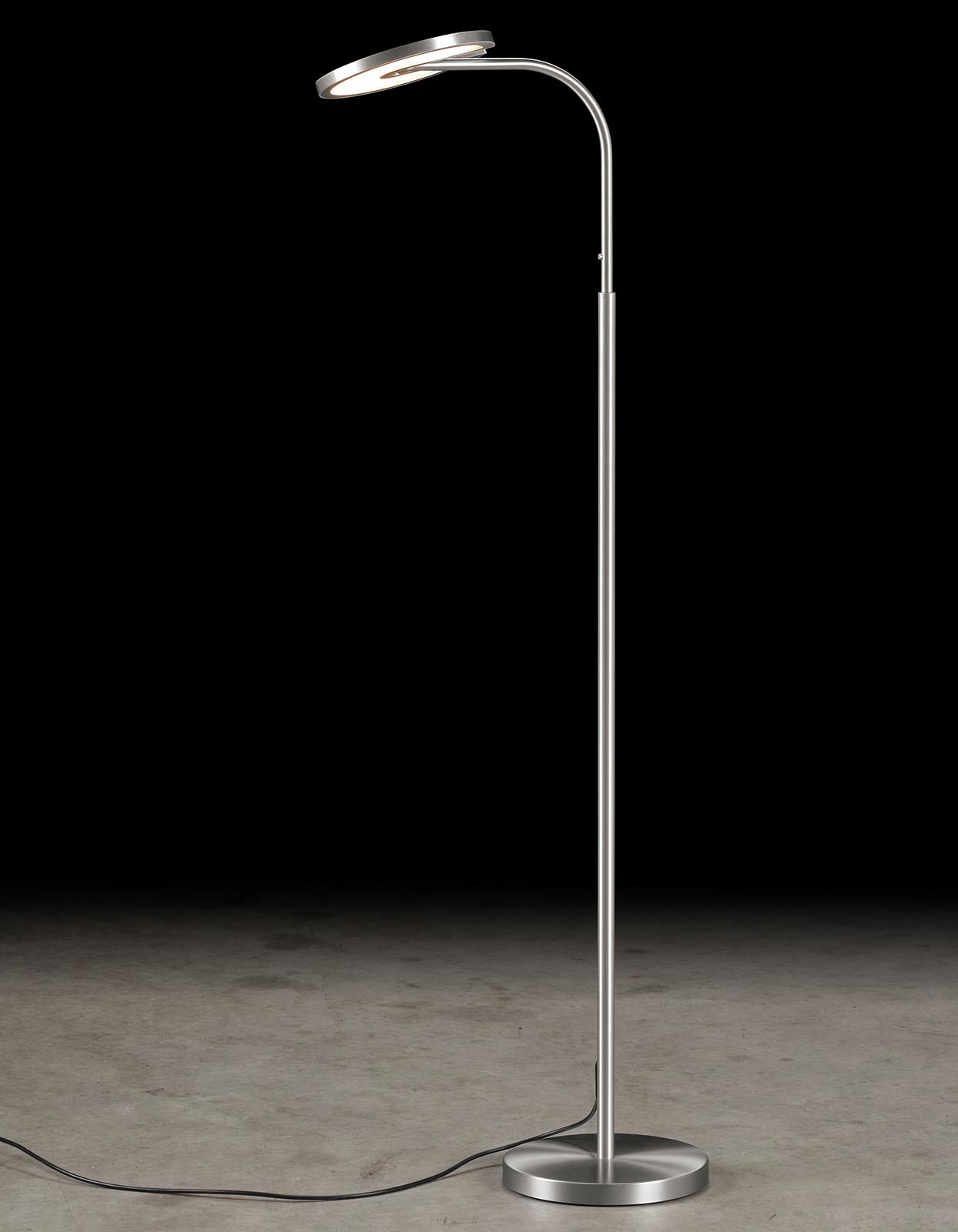 Versatile and powerful floor lamp VINCE S : Hier in der Oberfläche Aluminium matt