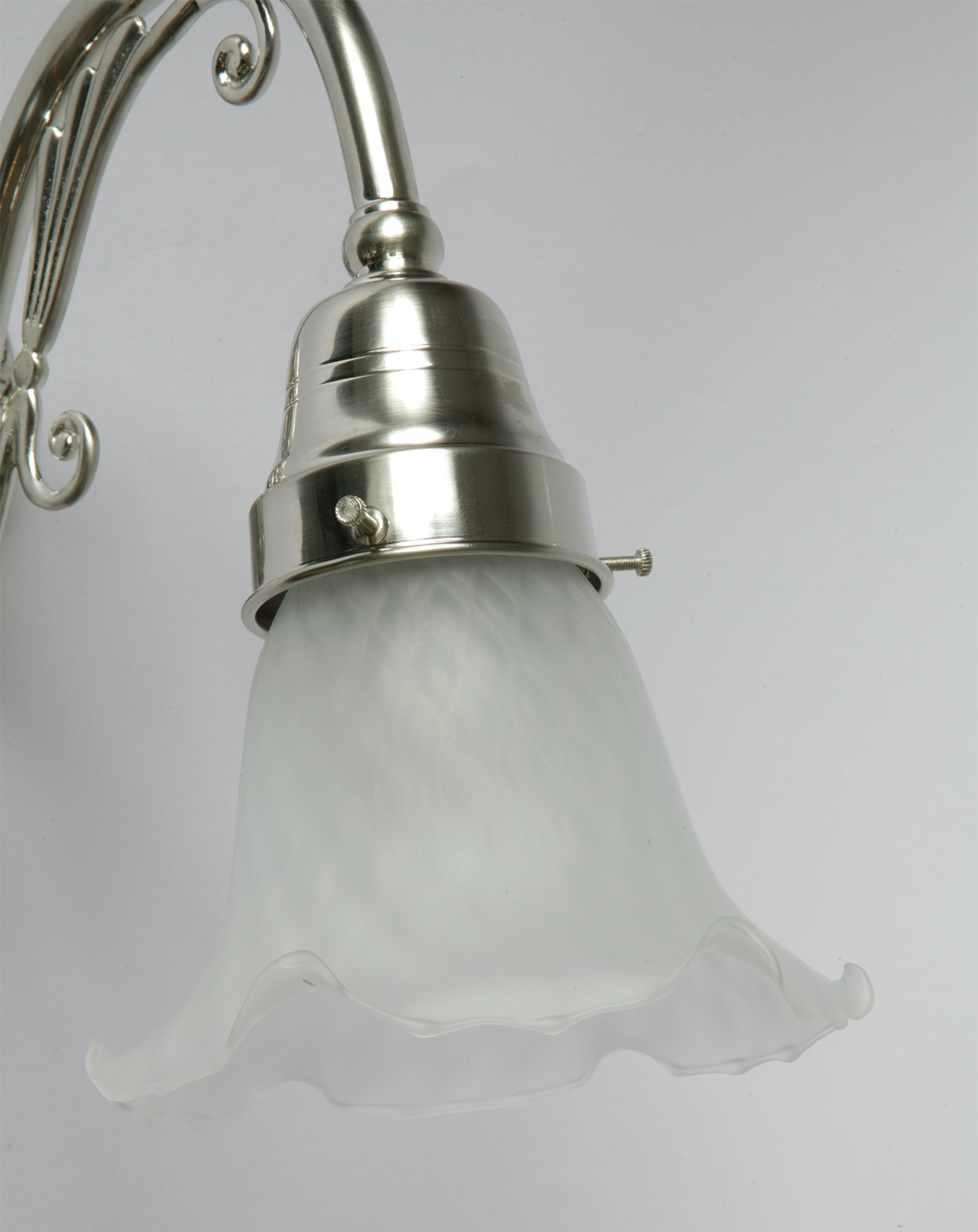 Bild 3: Hier in Messing hochglanz vernickelt Filigrane Doppel-Wandleuchte mit Jugendstil-Ornamenten: Hier in Messing hochglanz vernickelt