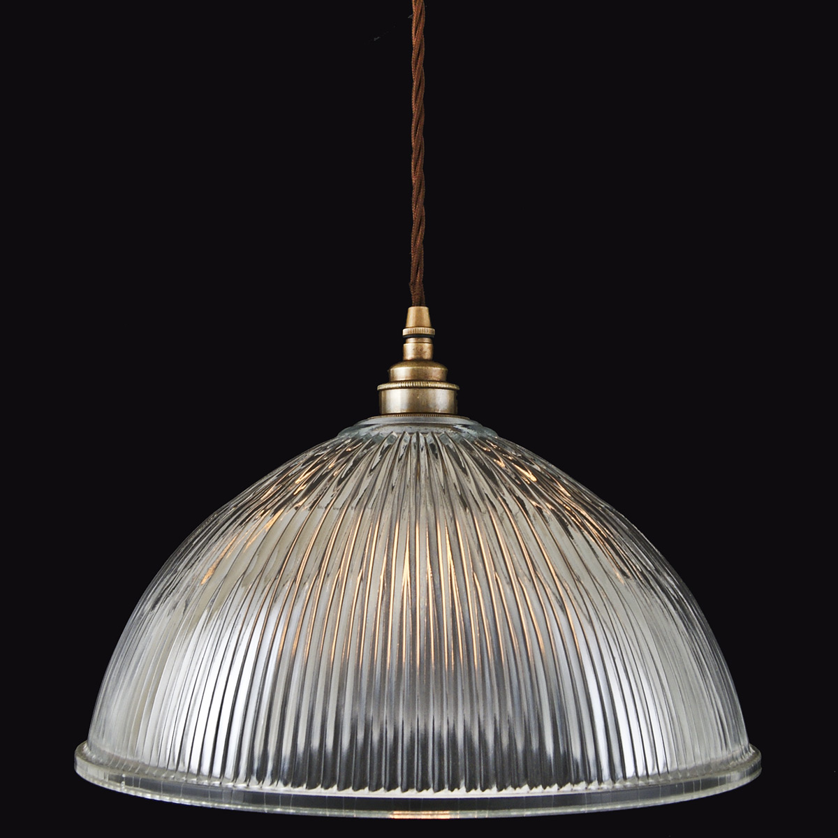Bild 3: holophan-glas-haengelampe-p256, Alt-Messing patiniert Holophanglas-Hängelampe mit halbrundem Schirm: holophan-glas-haengelampe-p256, Alt-Messing patiniert