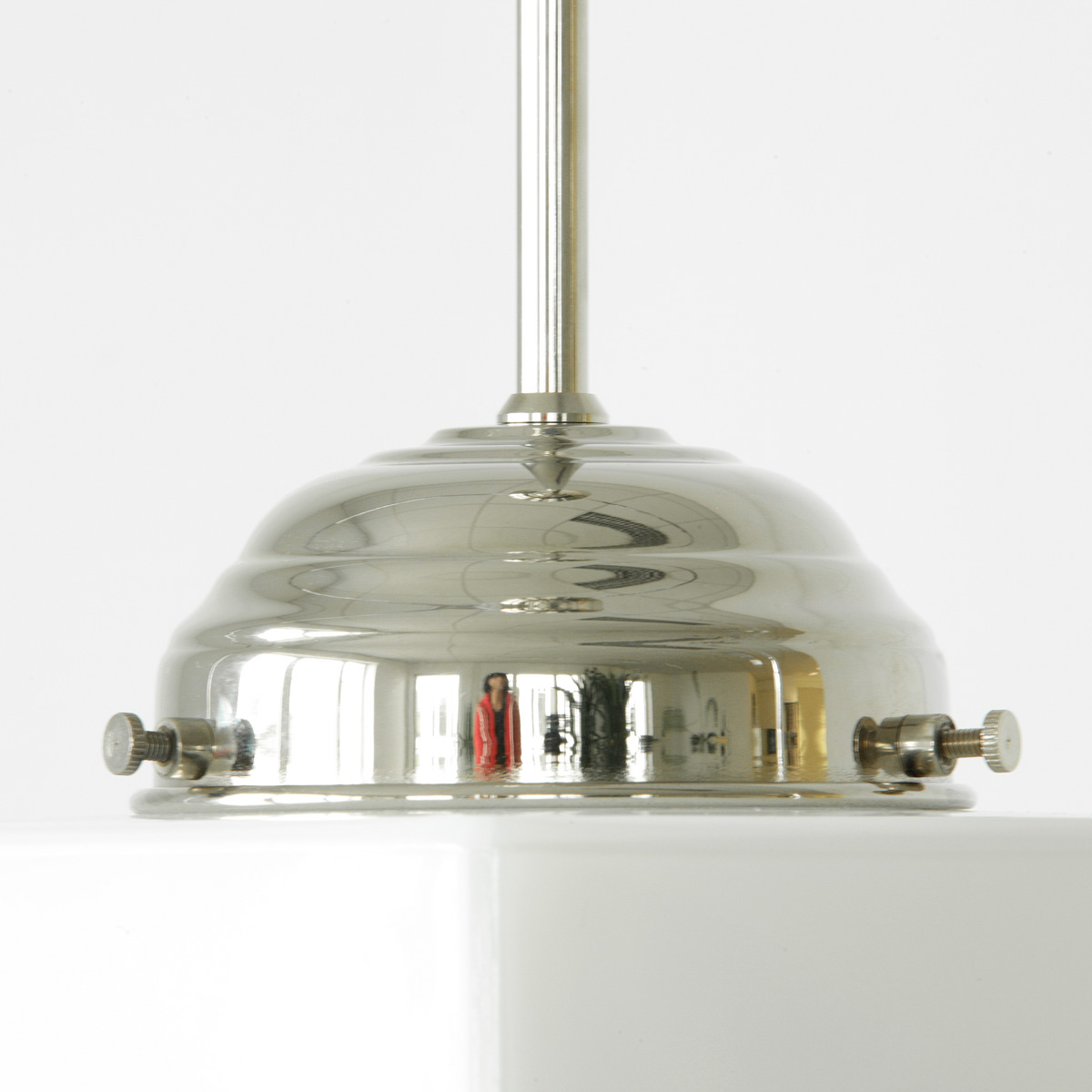 Rohr-Pendelleuchte mit Würfel-Opalglas: mit glanzvernickeltem Glashalter
