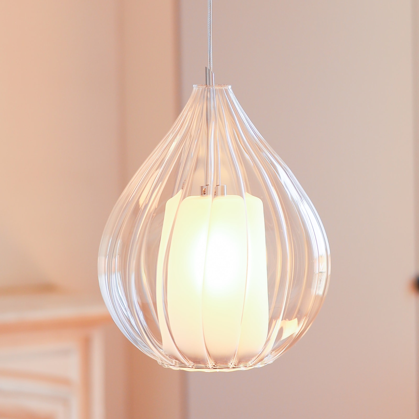 Zierliche Hängeleuchte CIRCÉ mit geripptem Klarglas, drei Größen Zierliche Hängeleuchte CIRCÉ mit geripptem Klarglas, drei Größen